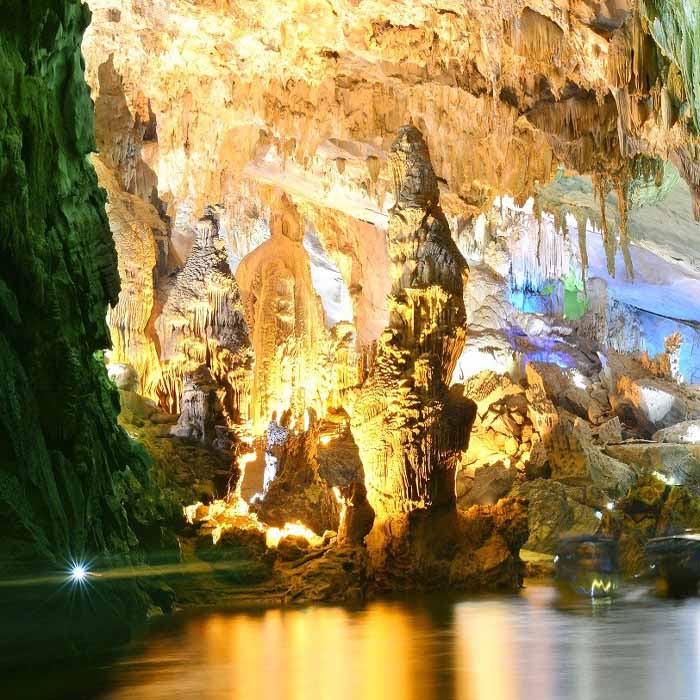 Vinh Moc Tunnels & Phong Nha Tour