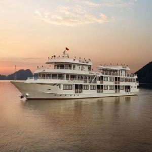 Halong Athena Cruise - Halong Athena Cruise, hotel in Halong Bay