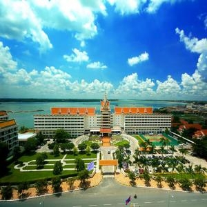HOTEL CAMBODIANA - HOTEL CAMBODIANA, Living in Phnom Penh, 4-star hotel