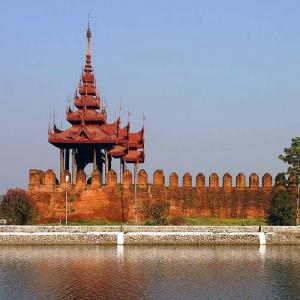 14677114937937_myanmar--Mandalay-Fort-Wall.jpg